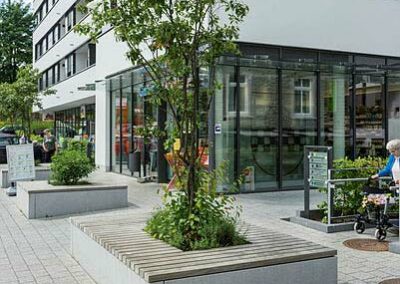 Hochbeet mit Bank